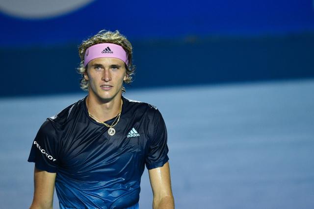 辽宁男篮王哲林关键得分带队胜